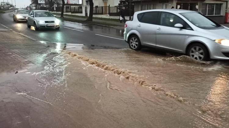 awaria_rurociagu_pilsudskiego.mp4